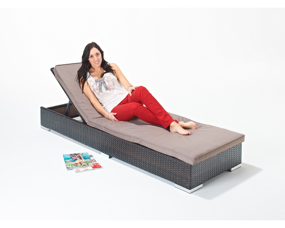 flat-base-rattan-sun-lounger